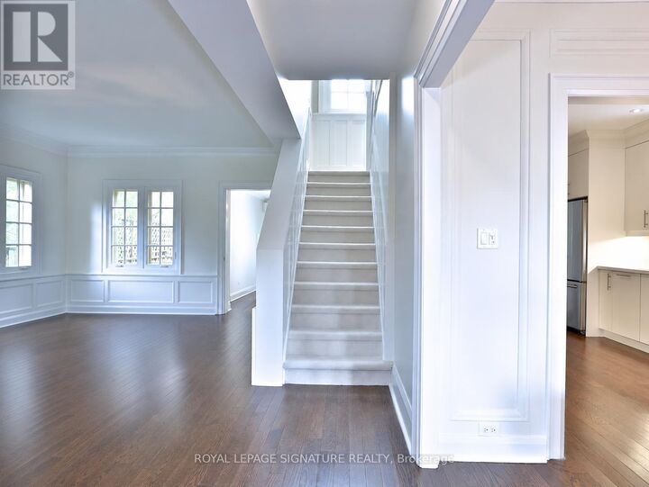 Property Photo:  195 Pinewood Avenue  ON M6C 2V8 