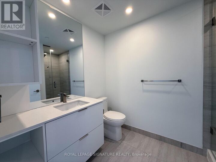 Property Photo: 1 Fairview Road East 1009 ON L5A 0B4