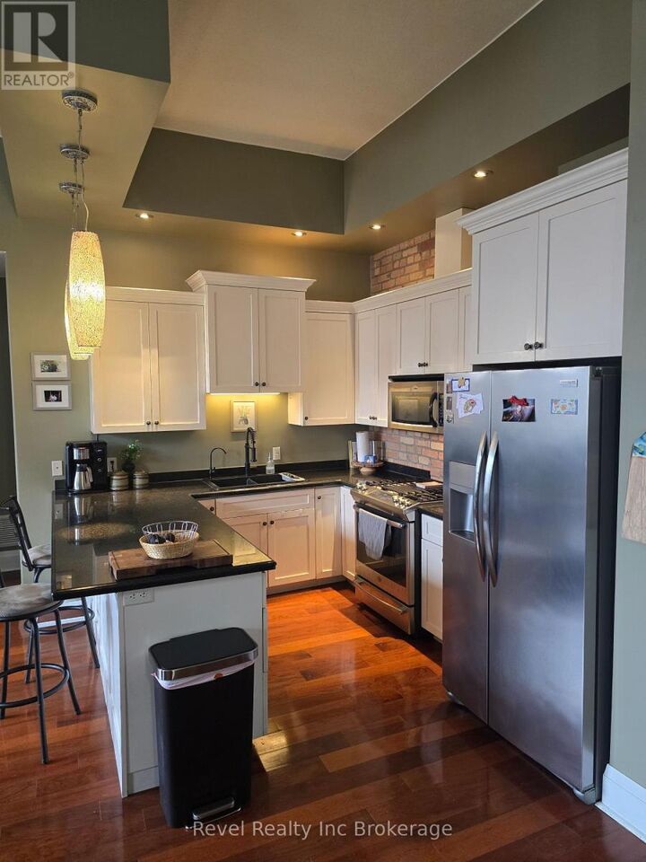 Property Photo:  81 Broadway Street 105  ON N4S 3A1 