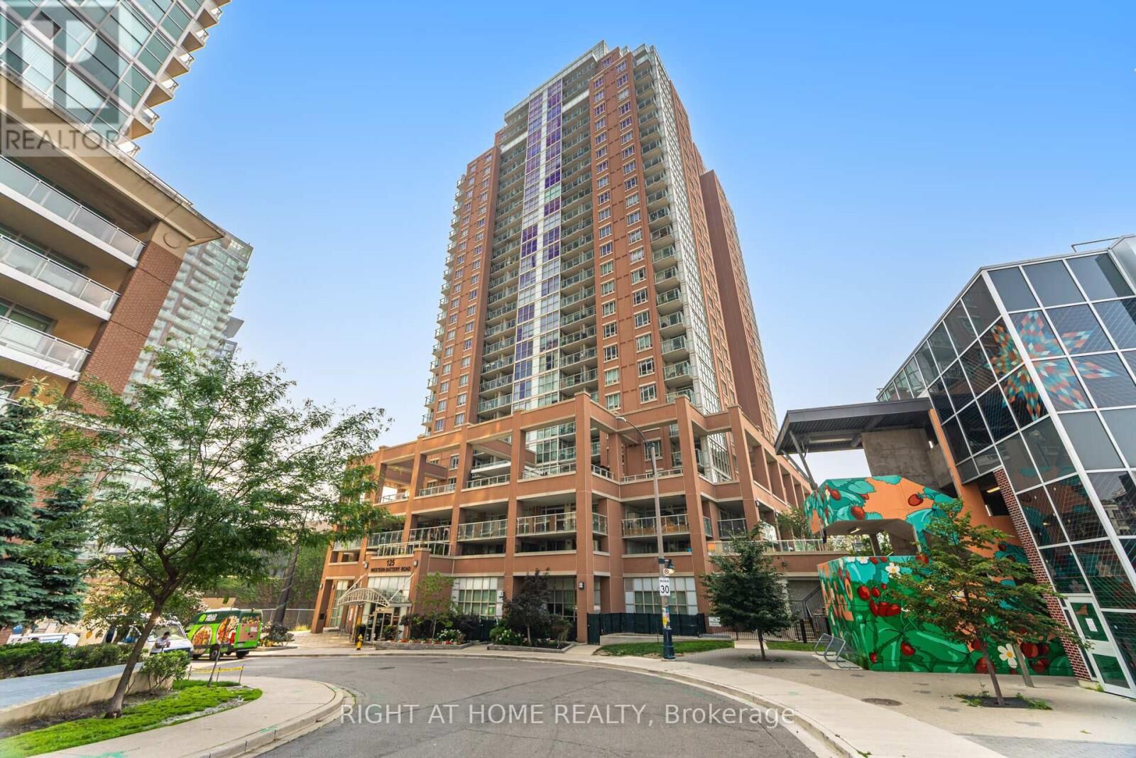 Property Photo:  125 Western Battery Road 1112  ON M6K 3R8 