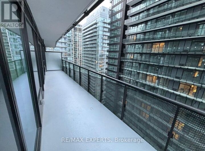 Property Photo: 127 Broadway Avenue 2809 ON M4P 1V4