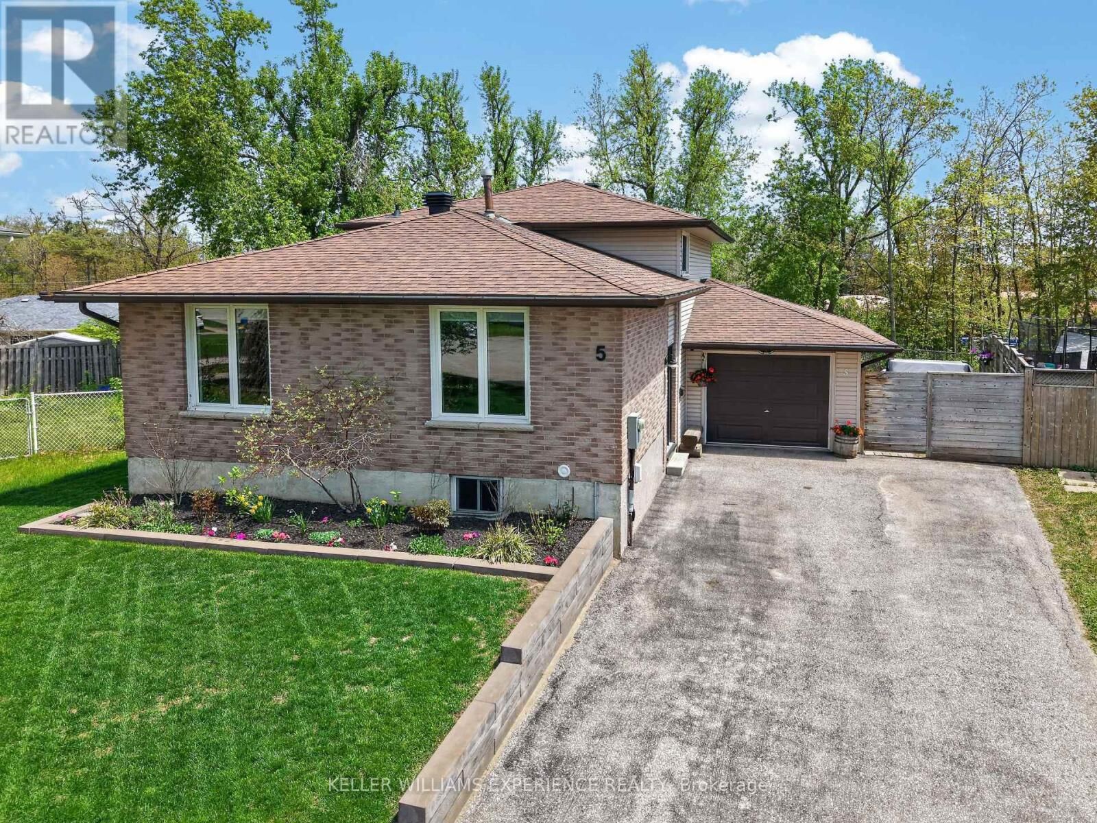 Property Photo: 5 Atwood Court ON L4N 4V3
