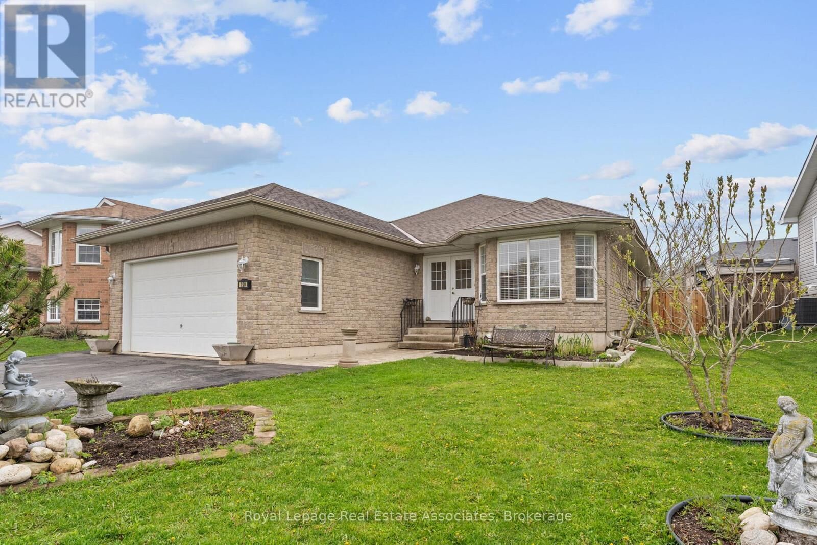 Property Photo:  190 Sheffield Street  ON N0C 1B0 