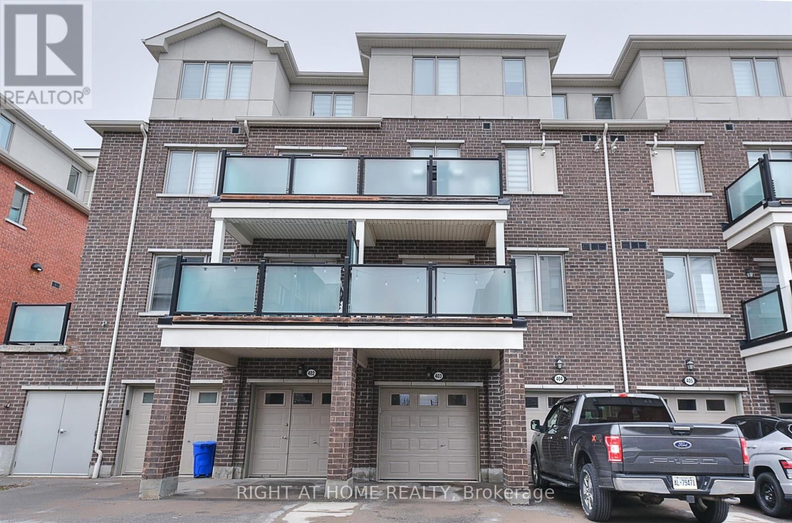 Property Photo:  1148 Dragonfly Avenue 403  ON L1X 0H5 