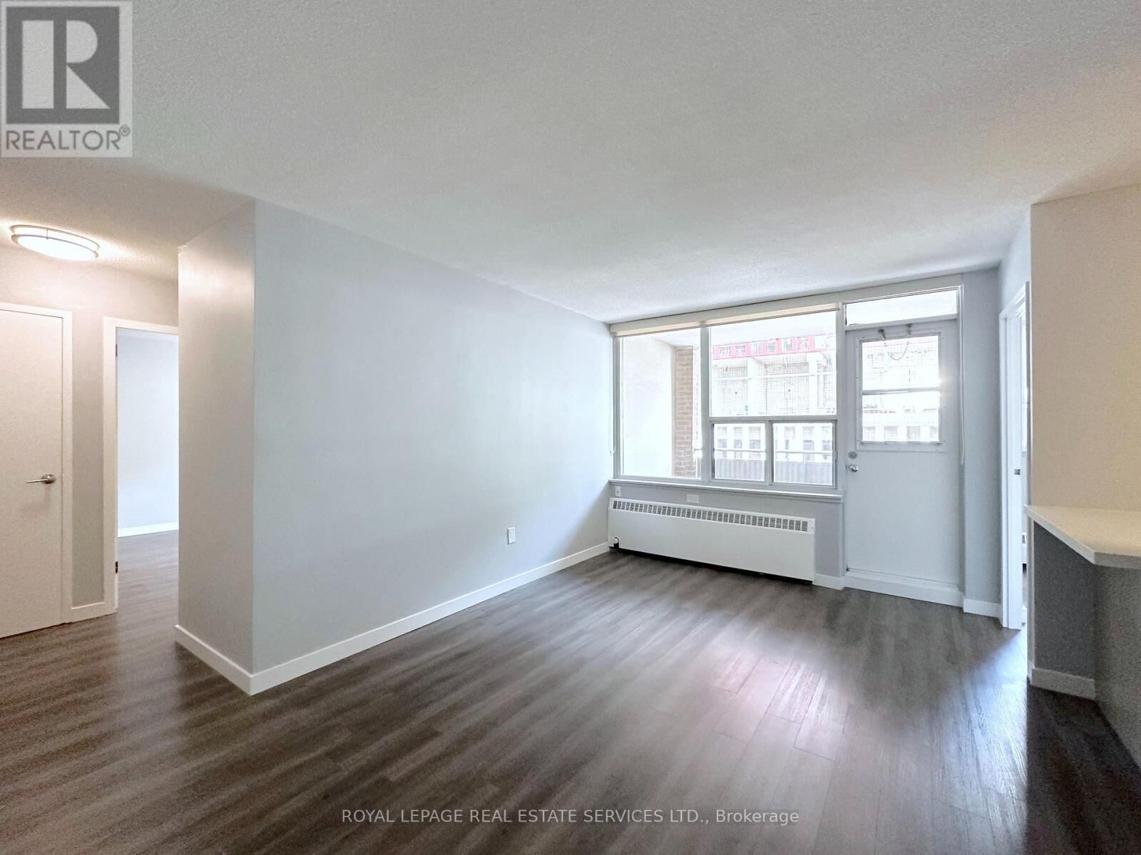 Property Photo:  255 Main Street 915  ON M4C 4X2 