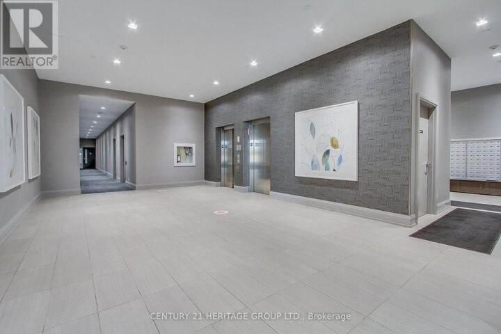 Property Photo:  555 William Graham Drive 250  ON L4G 7C4 