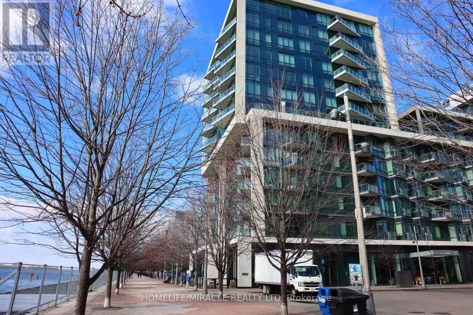 Property Photo:  15 Merchants' Wharf 813  ON M5A 0N8 