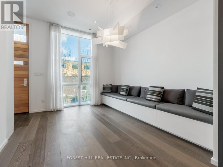 Property Photo: 850 Richmond Street West 15 ON M6J 1C9