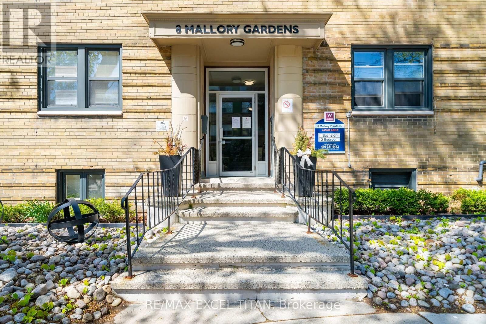 Property Photo:  8 Mallory Gardens 4  ON M4V 2A6 