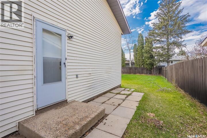 Property Photo: 839 Kingsmere Boulevard SK S7J 4C4