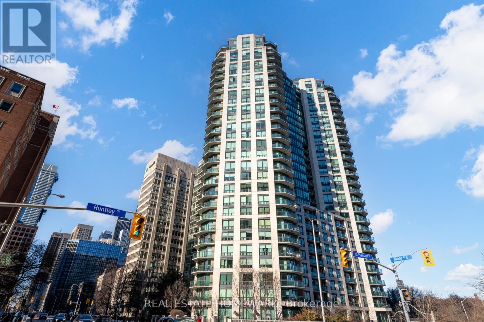 Property Photo:  300 Bloor Street East 611  ON M4W 3Y2 