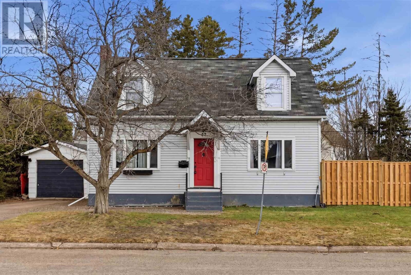 Property Photo: 32 Salisbury Ave ON P6B 1L7