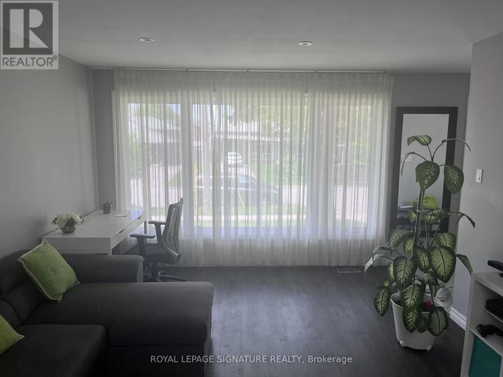 Property Photo:  20 Fortrose Crescent  ON M3A 2H1 