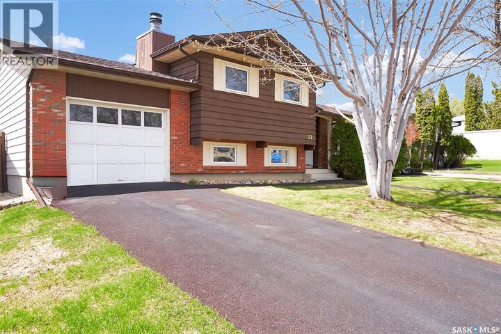 Property Photo: 223 Penryn Crescent SK S7H 5G5
