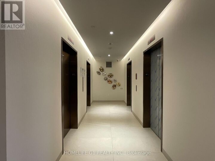 Property Photo: 1 Fairview Road East 2612 ON L5A 0B4