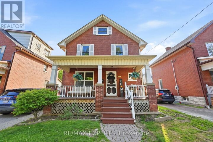 Property Photo:  18 Rowe Street  ON L1H 5P5 