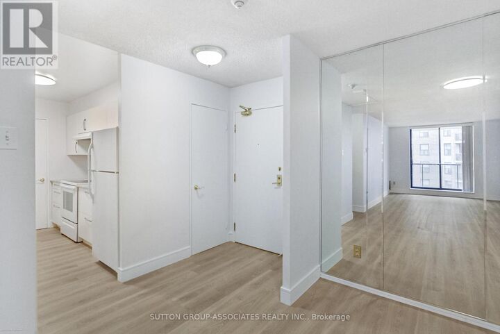 Property Photo:  250 Jarvis Street 804  ON M5B 2L2 
