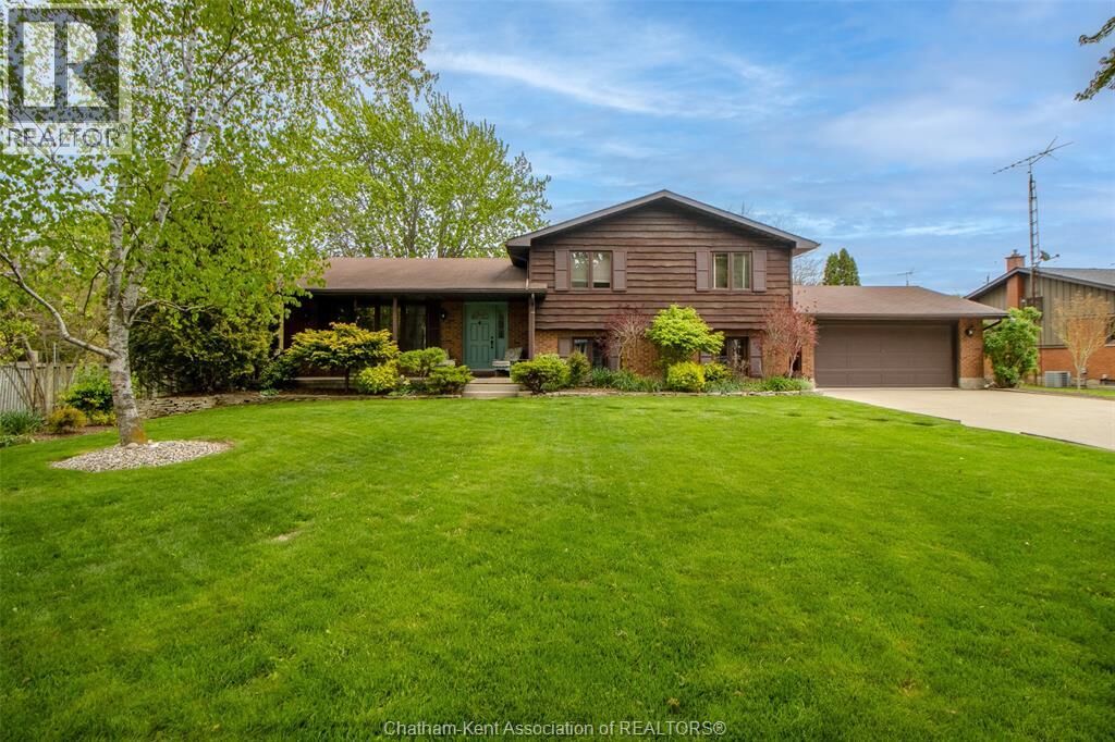 Property Photo:  965 Mooney Street  ON N0P 1M0 