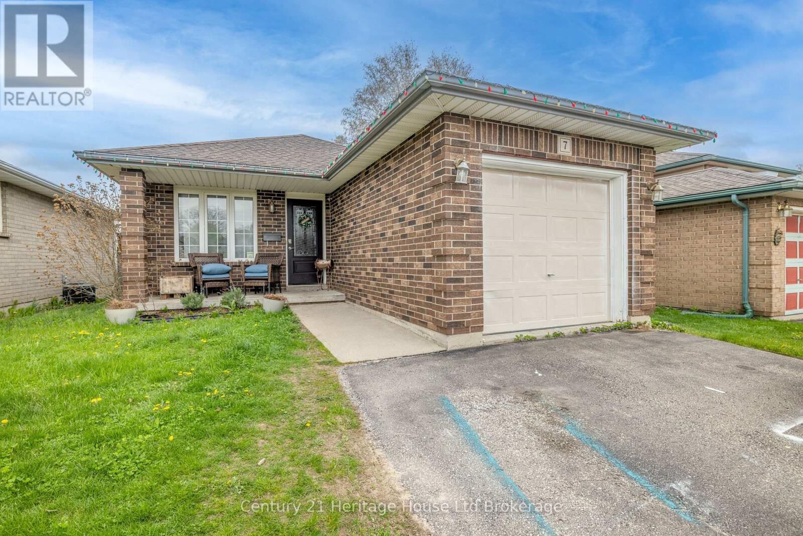 Property Photo: 7 Kara Lane ON N4G 5M2