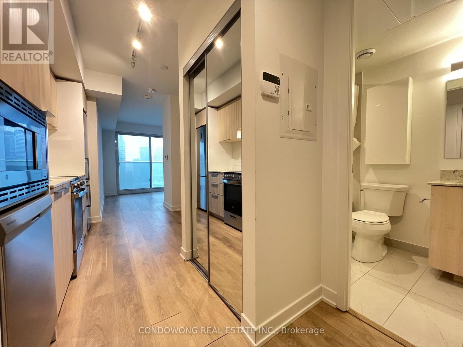 Property Photo: 501 Yonge Street 3304 ON M4Y 0G8