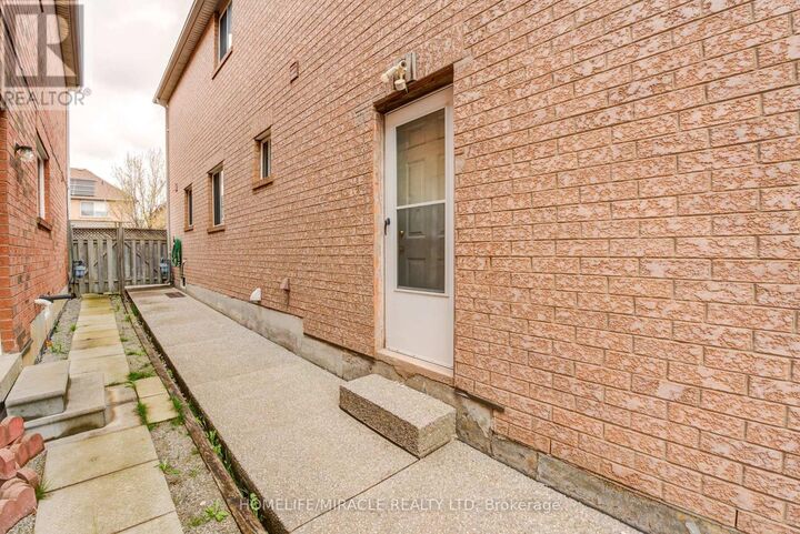 Property Photo: 5921 Summerside Drive ON L5M 6K9