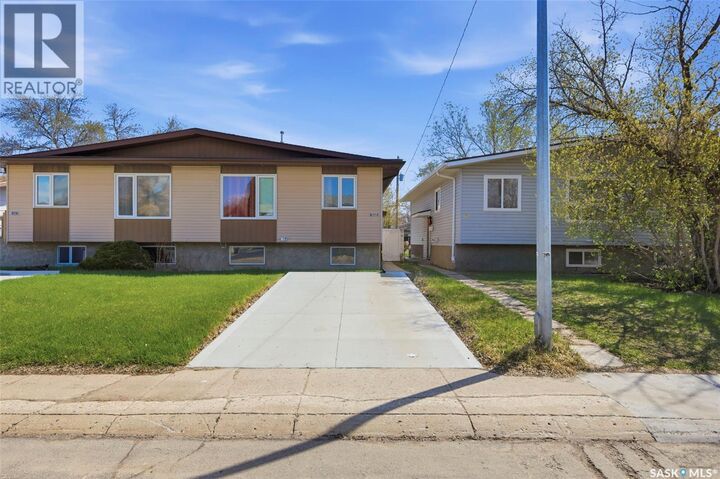 Property Photo: 1605-1607 Laura Avenue SK S7N 2T2