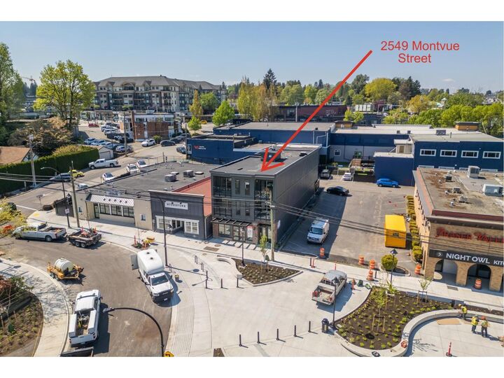 2549 Montvue Avenue — photo 1
