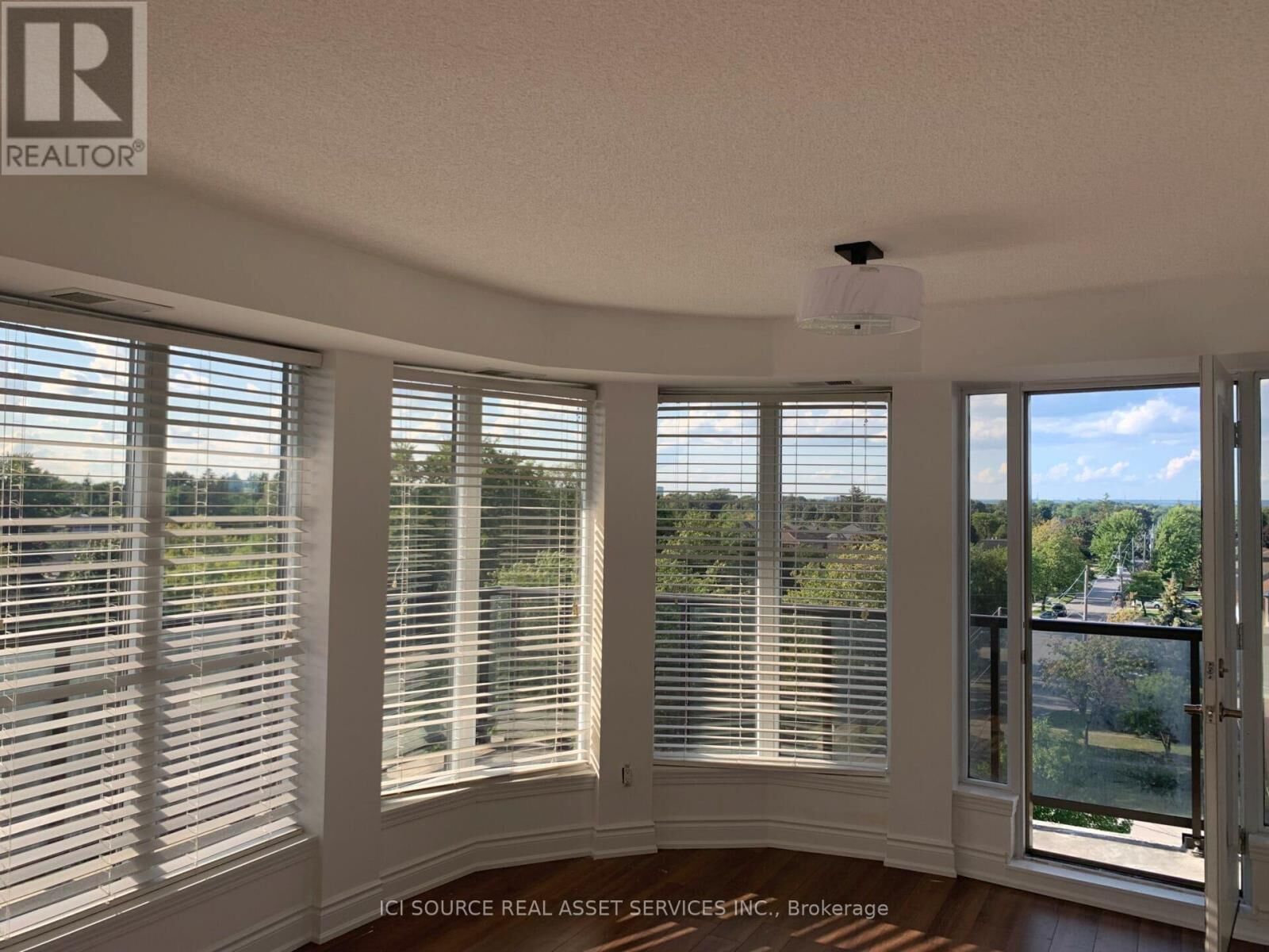 Property Photo: 760 Sheppard Avenue West 614 ON M3H 0B3