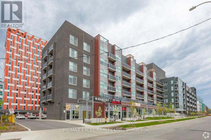 Property Photo:  251 Hemlock Street 615  ON N2L 3R4 