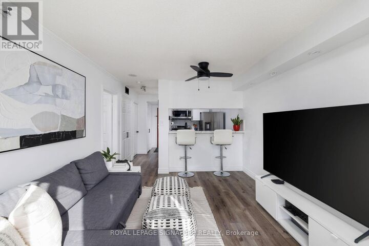 Property Photo:  880 Dundas Street West 909  ON L5C 4H3 
