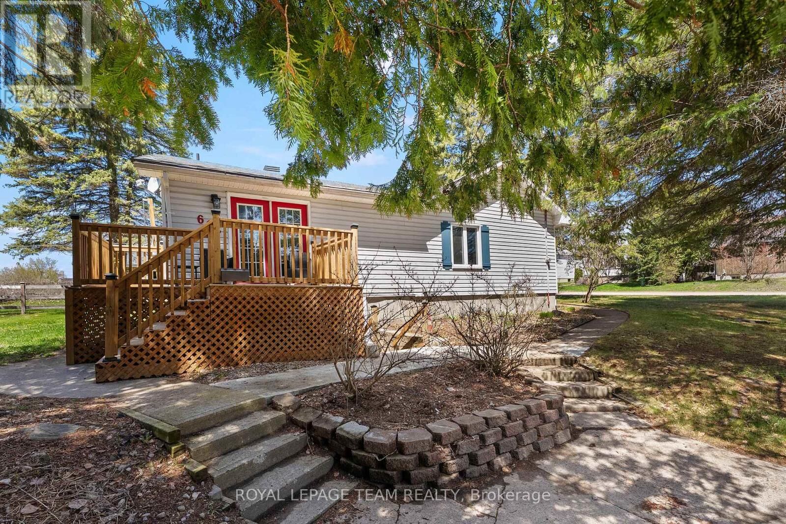 Property Photo:  612 Karen Street  ON K8A 4Y9 