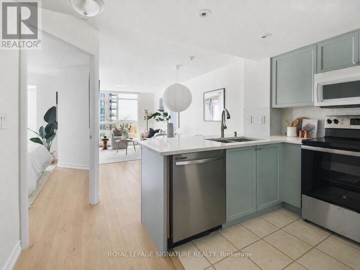 Property Photo:  231 Fort York Boulevard 1102  ON M5V 1B2 