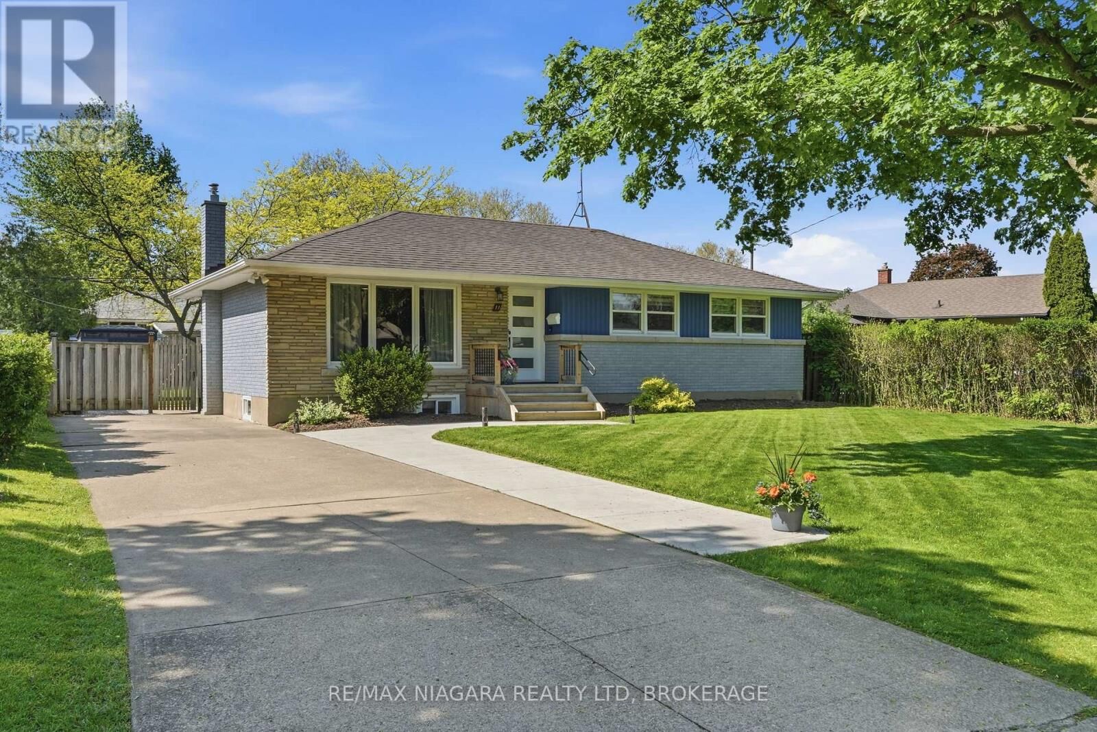 Property Photo:  11 Brucedale Avenue  ON L2M 2Z4 