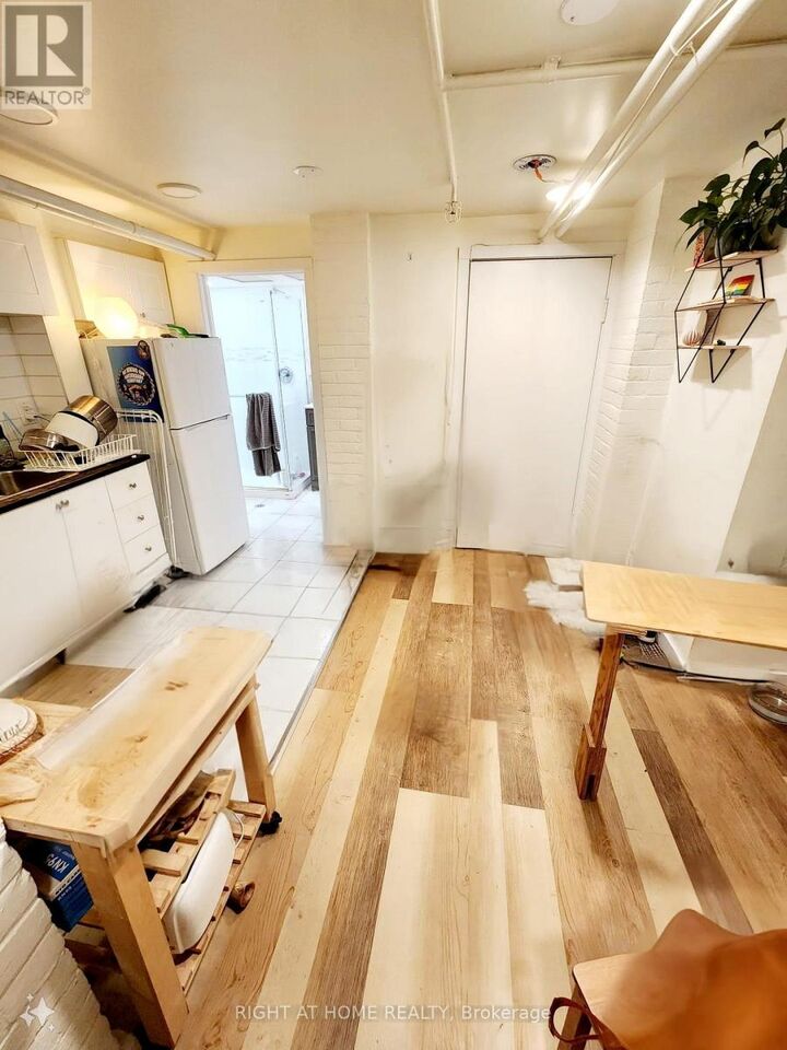 Property Photo: 32 High Park Blvd Boulevard Unit B2 ON M6R 1M7