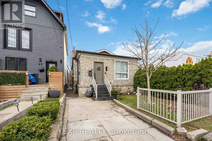 Property Photo: 39 Rowntree Avenue Main ON M6N 1R6