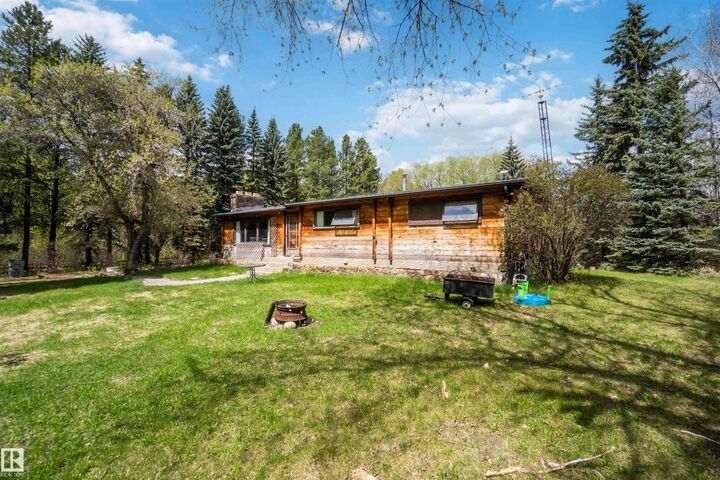 Property Photo:  910 Hermitage Avenue  AB T7Z 2T2 