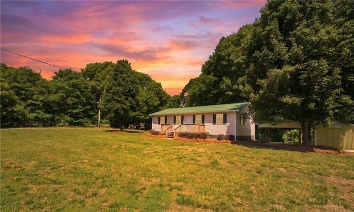 Property Photo:  894 Lakeview Drive  GA 30565 