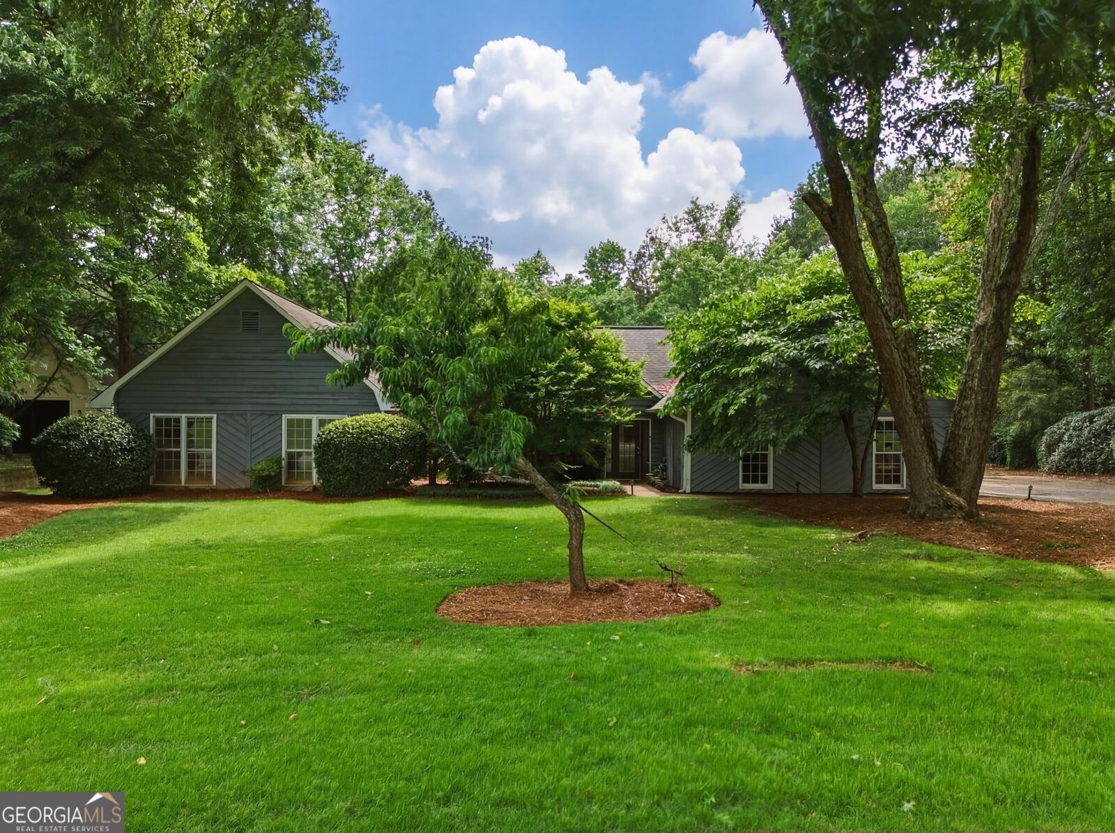 Property Photo:  555 Saddle Creek Circle  GA 30076 