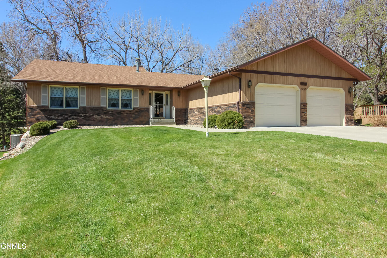 Property Photo:  337 S Brandon Loop  ND 58503 