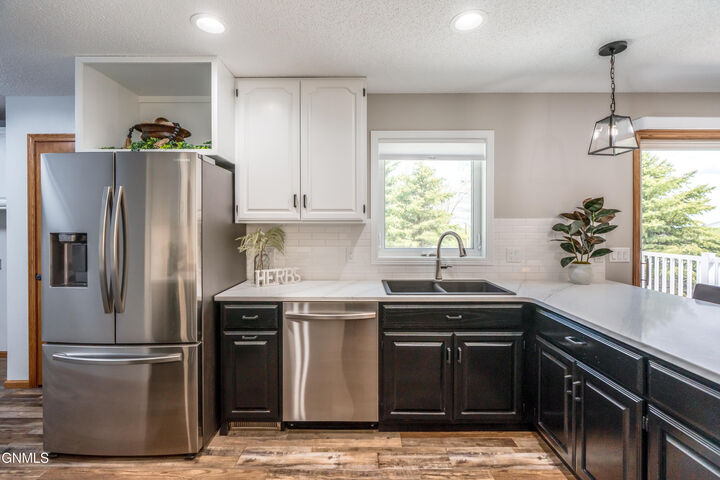 Property Photo:  6504 Tj Lane  ND 58503 