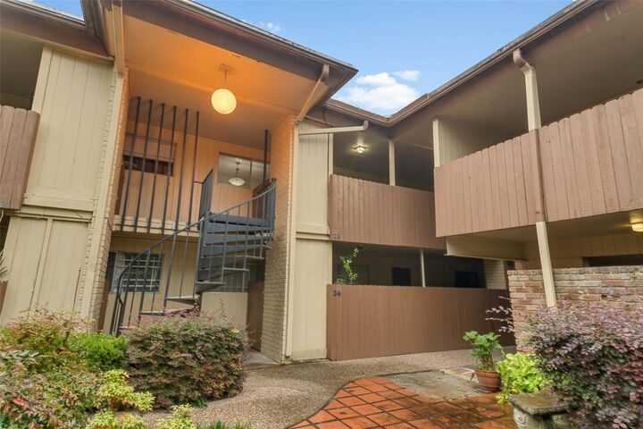 Property Photo:  7714 Renwick Drive 23  TX 77081 