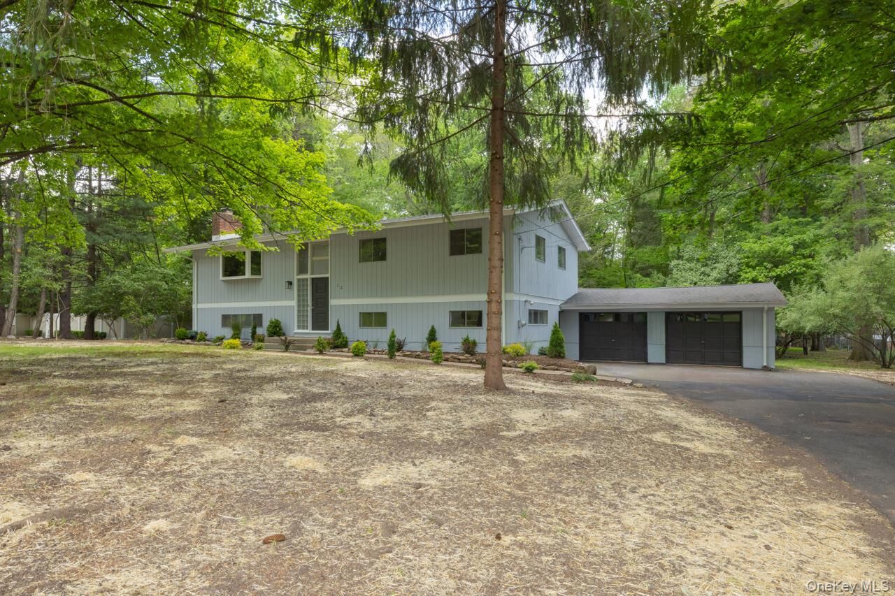 Property Photo:  12 Dale Road  NY 10952 