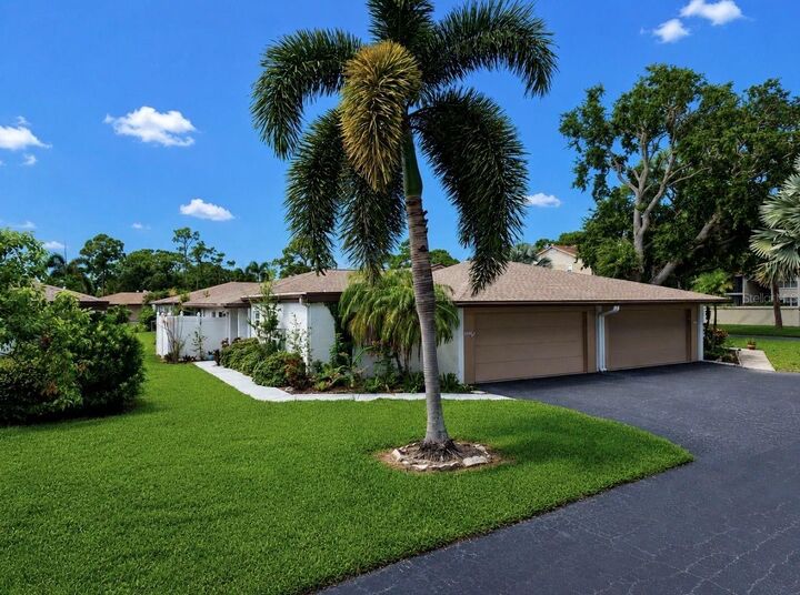 Property Photo: 3506 Auburn Court 230 FL 34231