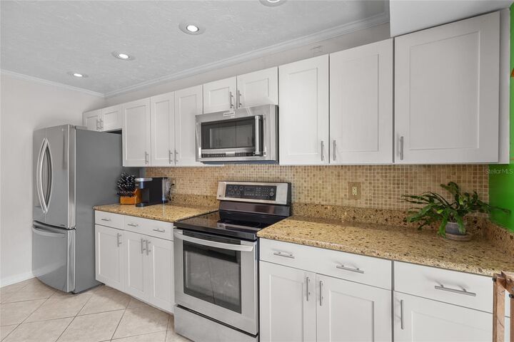 Property Photo: 1702 Glenhouse Drive 410 FL 34231