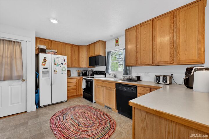 Property Photo:  1401 Jasberg Street  MI 49930 