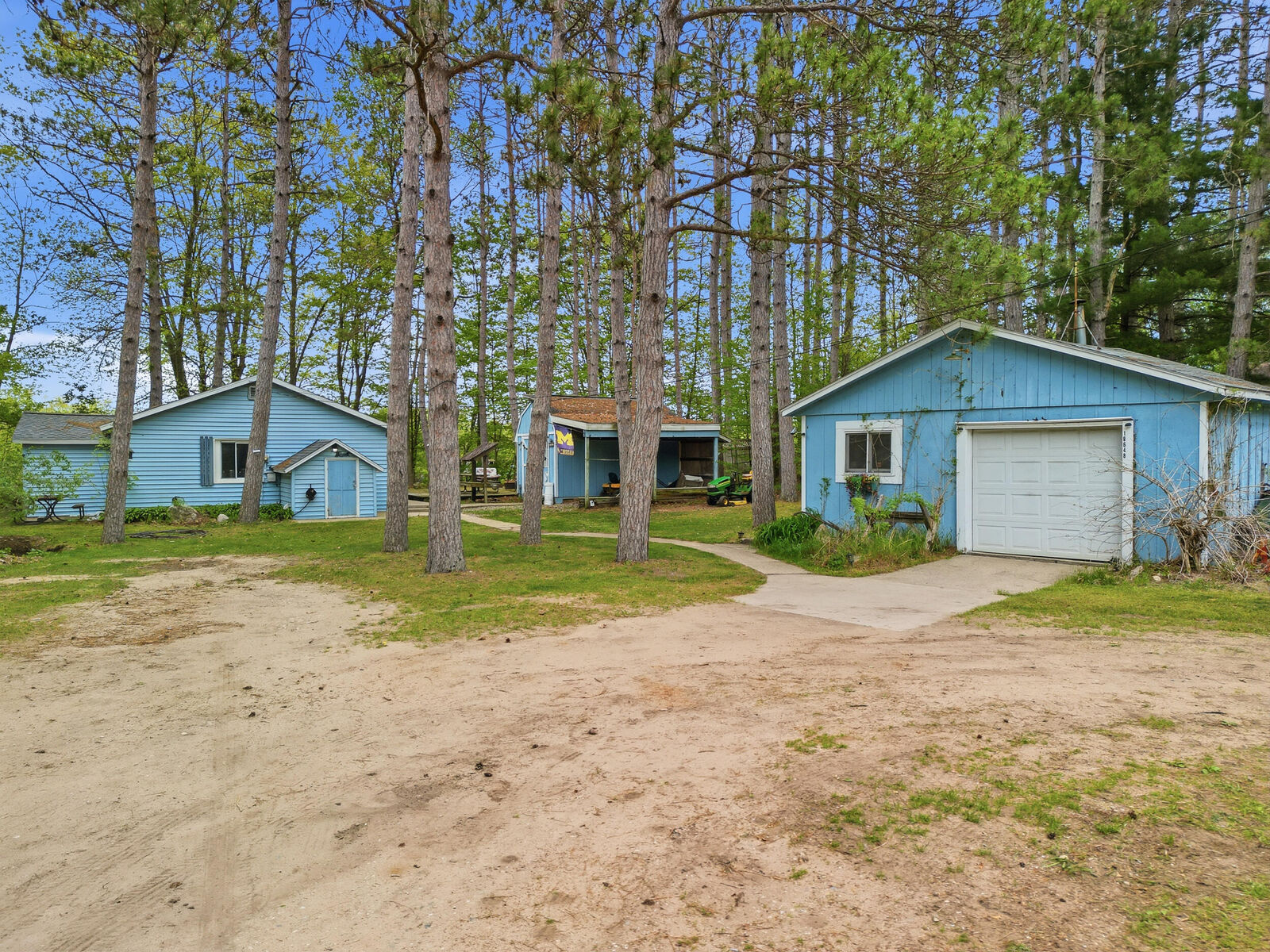 Property Photo:  18648 Lawrence Drive  MI 49346 