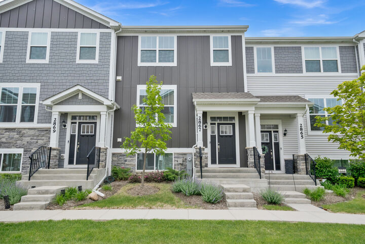 Property Photo: 2867 Kessler Drive IL 60060