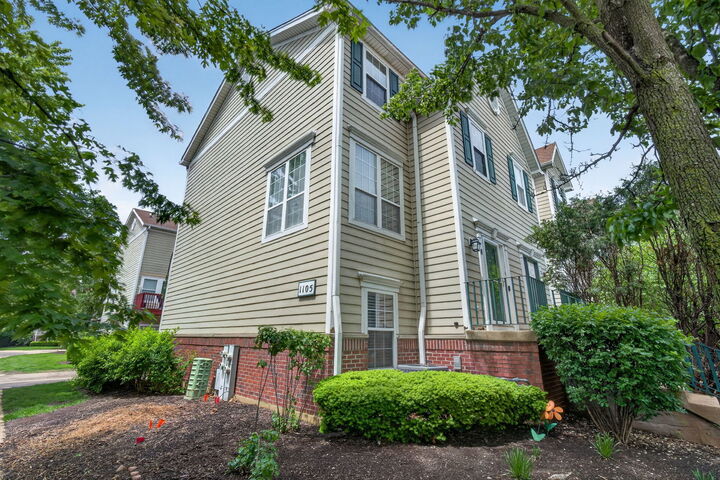 Property Photo:  1105 Village Center Parkway 8  IL 60506 