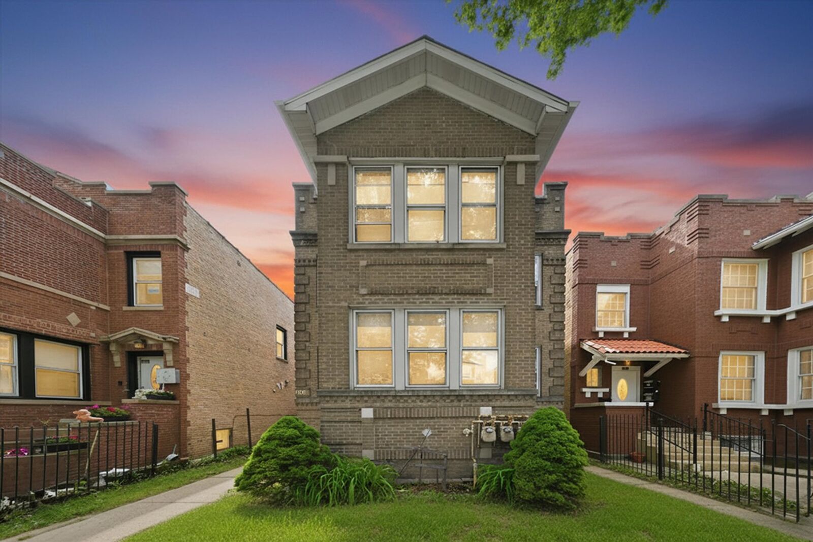 Property Photo: 4918 N Monticello Avenue IL 60625