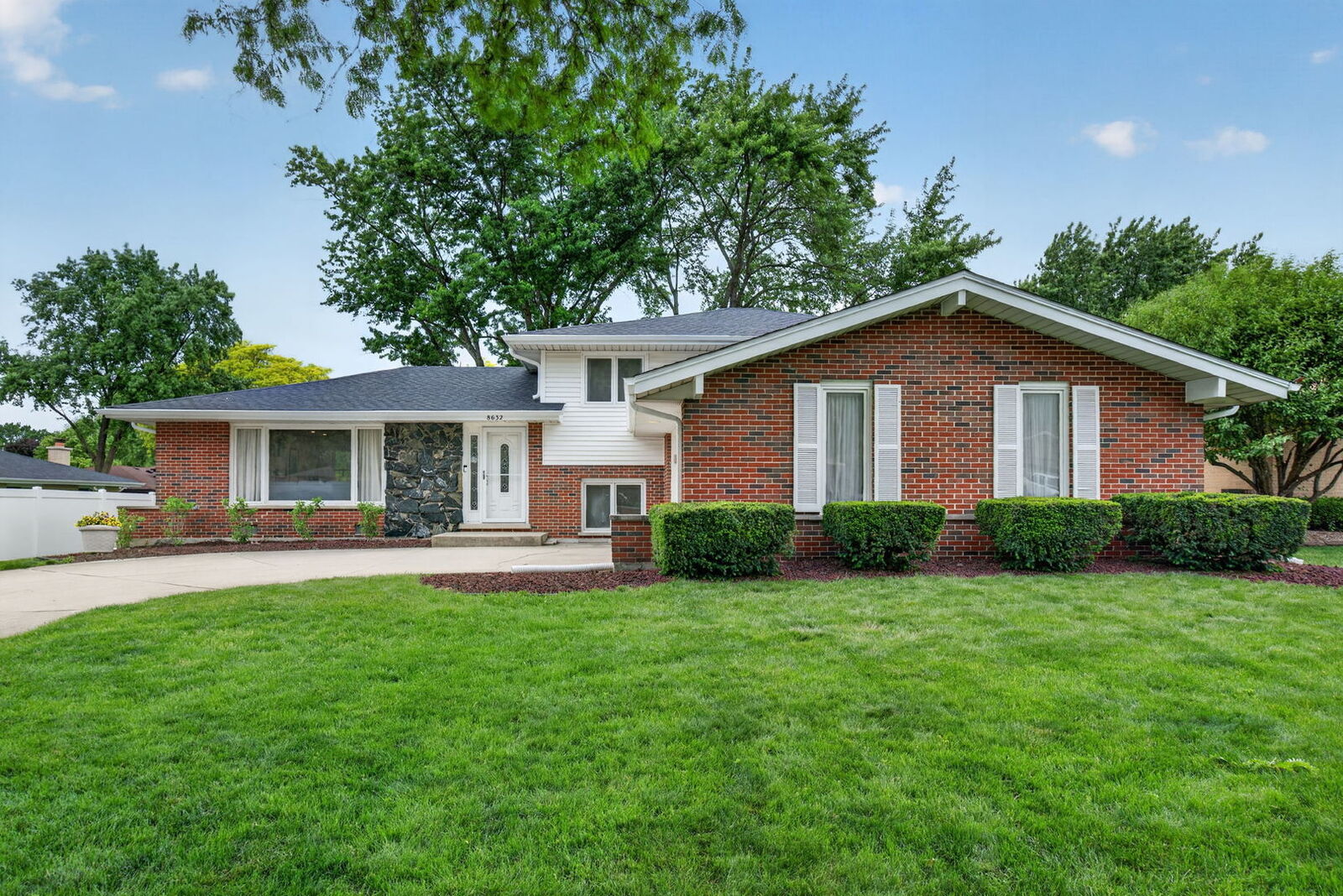 Property Photo:  8632 Clifford Drive  IL 60561 
